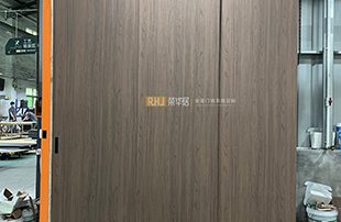 推拉？隔断？隐藏？荣华居三联动推拉门，空间的“变形金刚”